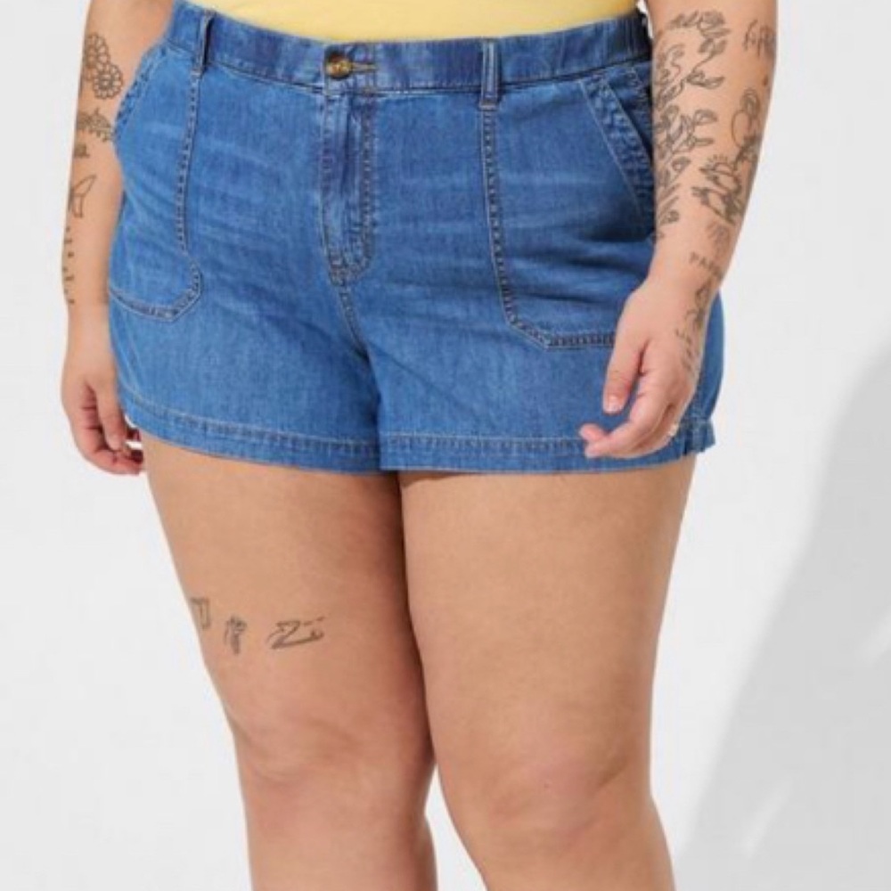 🆕 3.5 Inch Inseam Relaxed Utility Lightweight Mid-Rise Short 16 NWT Torrid New!